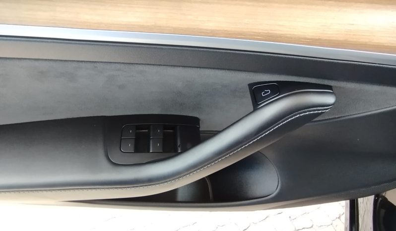 Tesla Model 3 completo