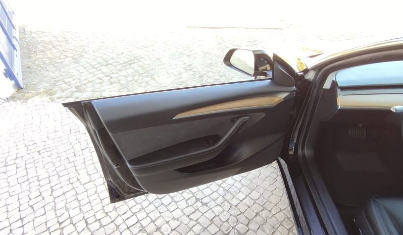 Tesla Model 3 completo