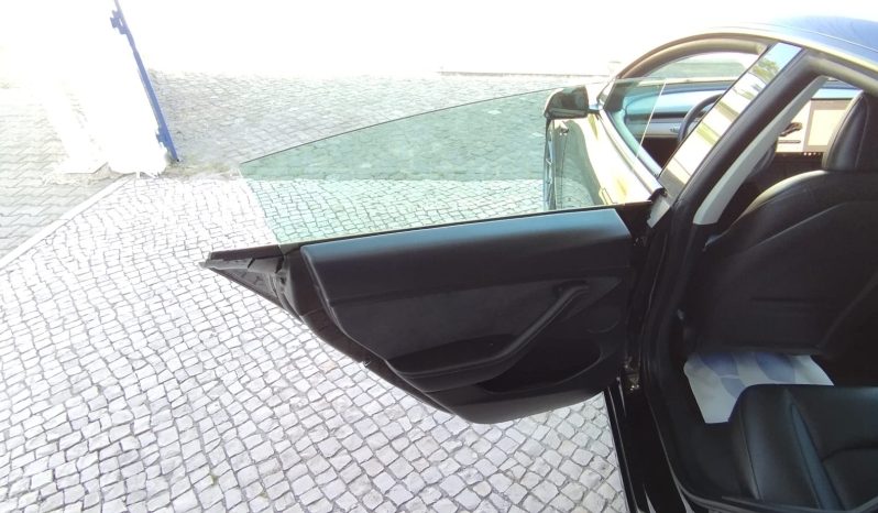 Tesla Model 3 completo