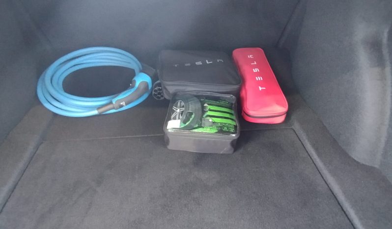 Tesla Model 3 completo