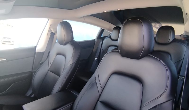 Tesla Model 3 completo