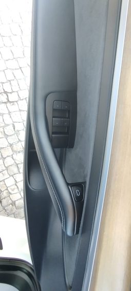 Tesla Model 3 completo