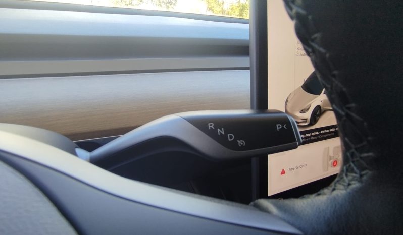 Tesla Model 3 completo