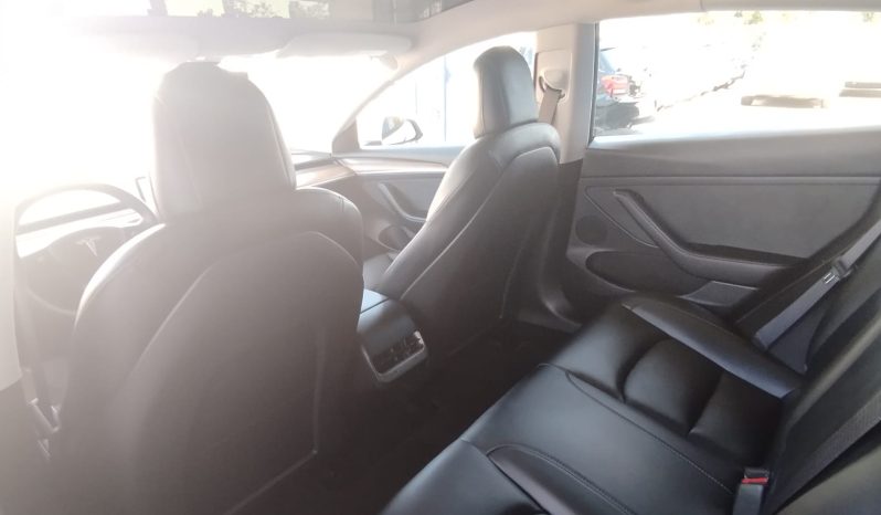 Tesla Model 3 completo