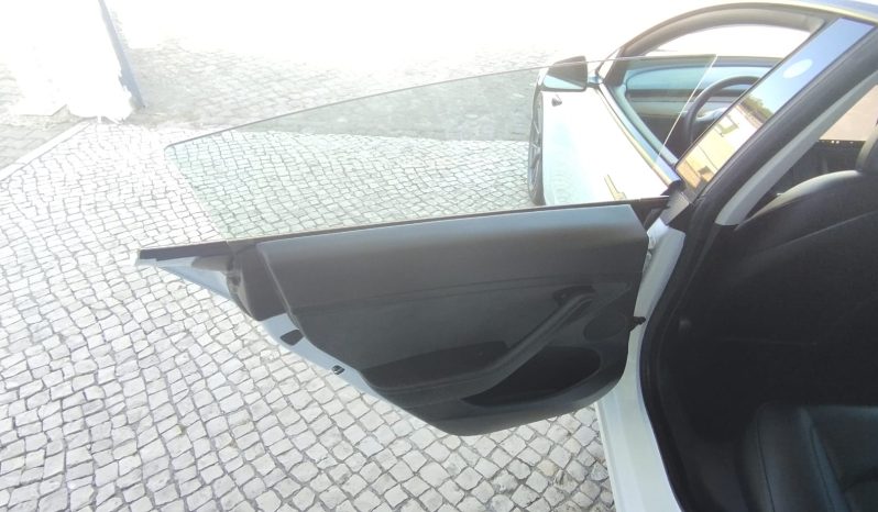 Tesla Model 3 completo