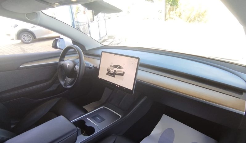 Tesla Model 3 completo