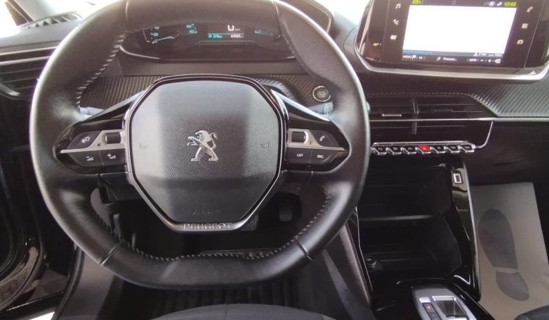 Peugeot e-2008 completo