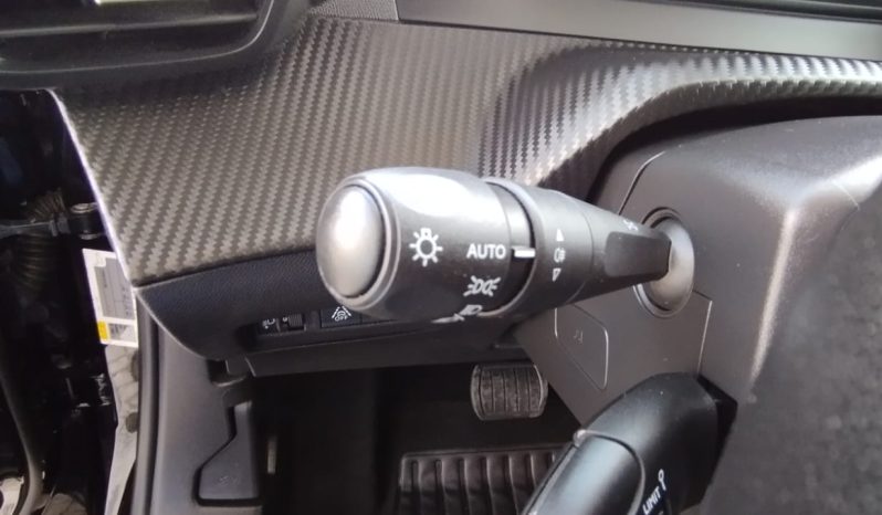 Peugeot e-2008 completo