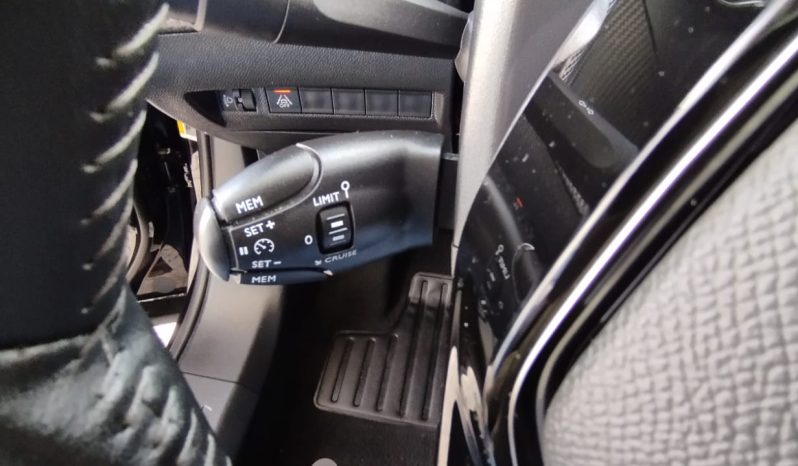 Peugeot e-2008 completo