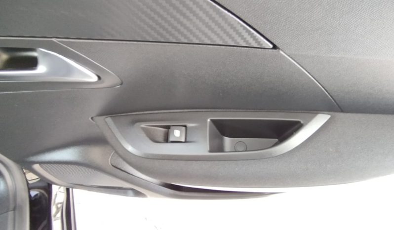 Peugeot e-2008 completo