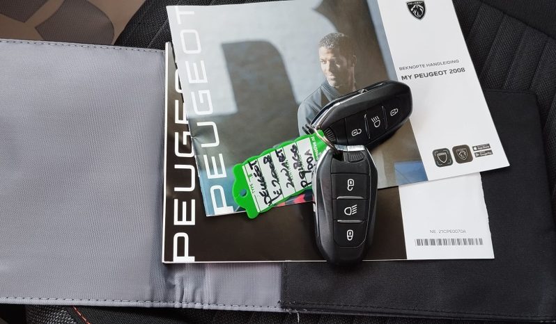 Peugeot e-2008 completo