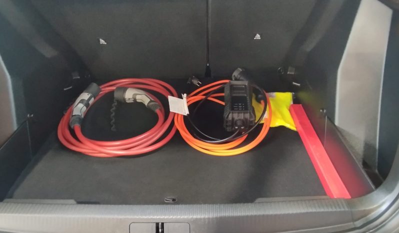 Peugeot e-2008 completo