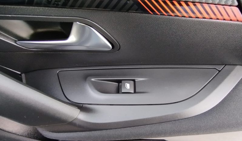 Peugeot e-2008 completo