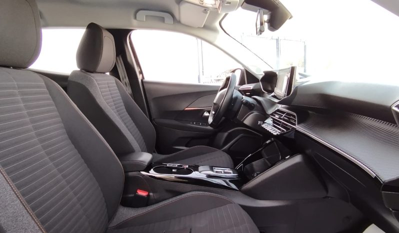 Peugeot e-2008 completo