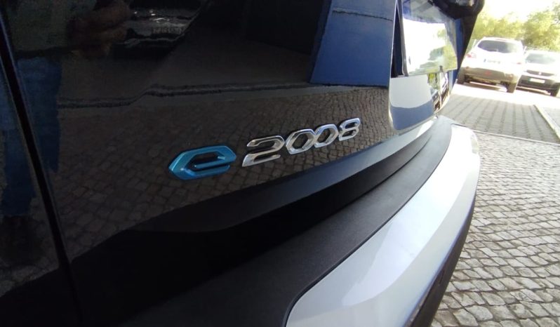Peugeot e-2008 completo