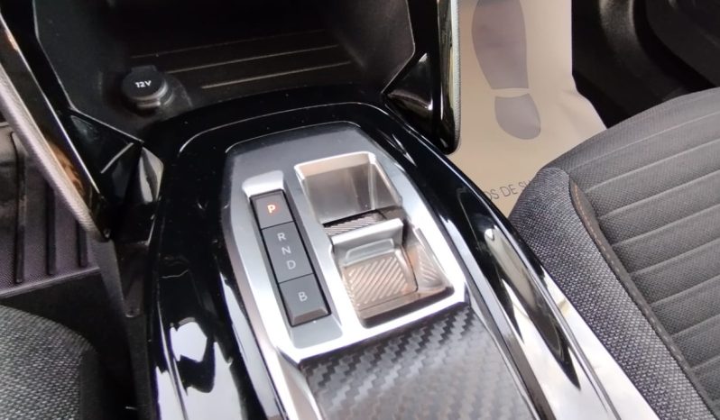 Peugeot e-2008 completo