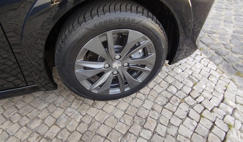 Peugeot e-208 completo