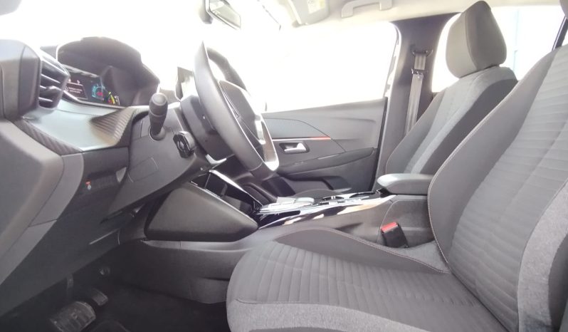 Peugeot e-208 completo