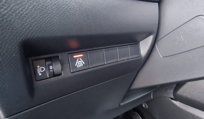 Peugeot e-208 completo