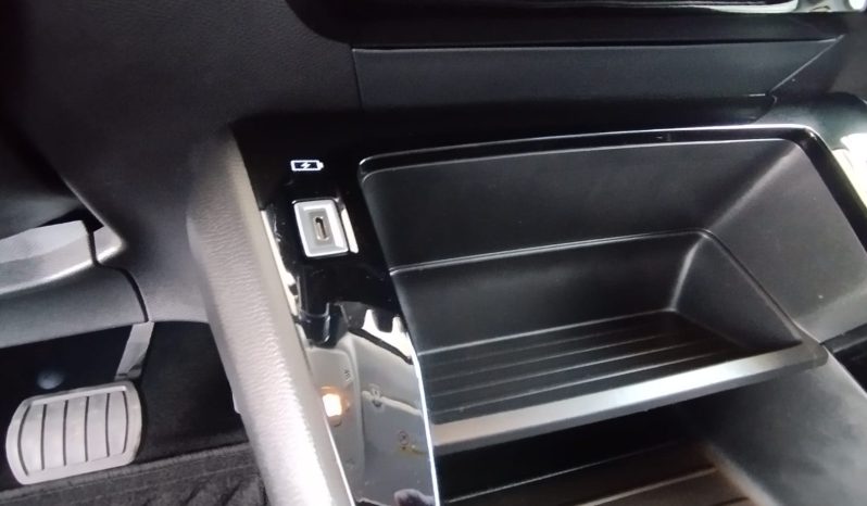 Peugeot e-208 completo