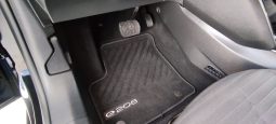 Peugeot e-208 completo