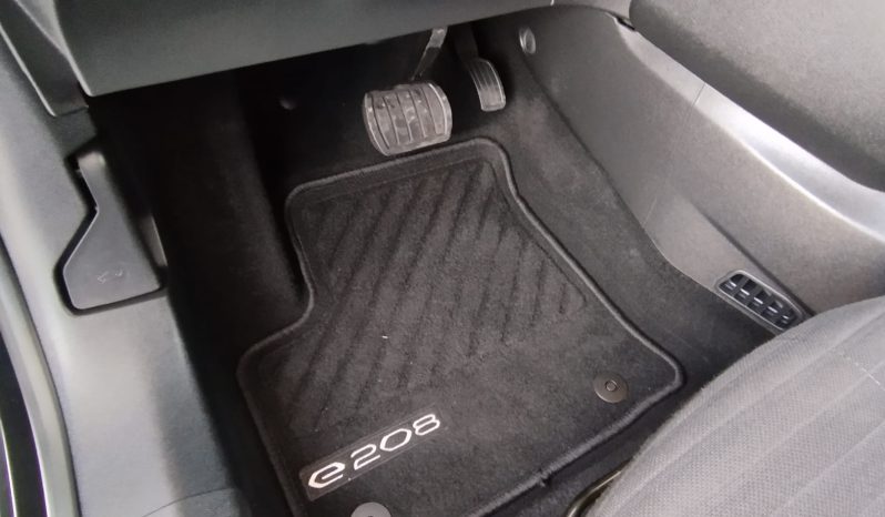 Peugeot e-208 completo