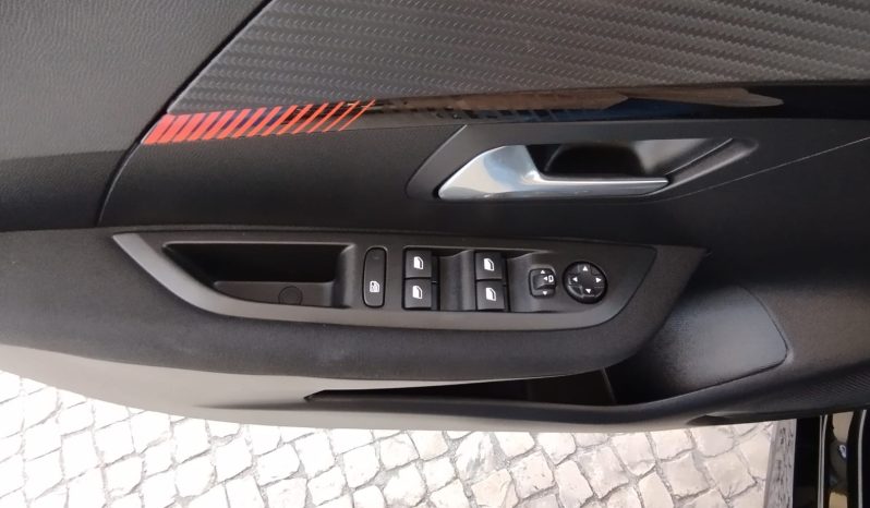 Peugeot e-208 completo