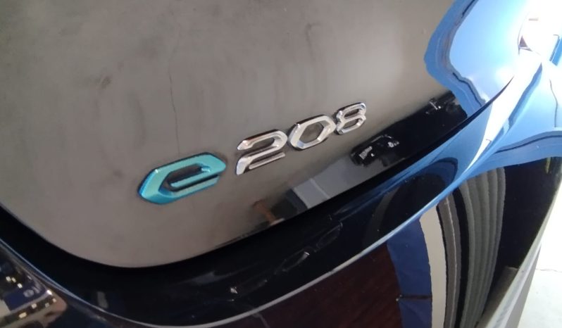 Peugeot e-208 completo