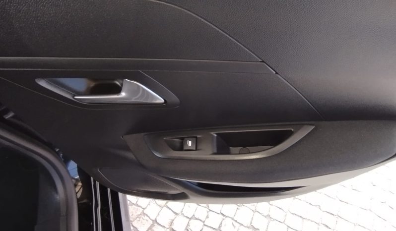 Peugeot e-208 completo
