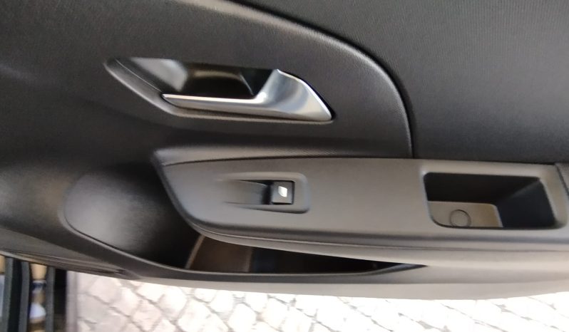 Opel E-Corsa completo