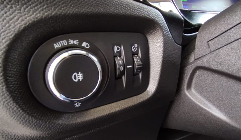 Opel E-Corsa completo