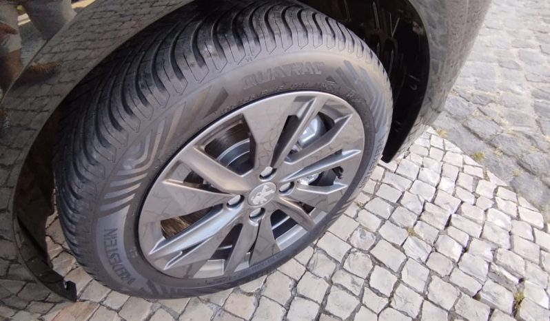 Peugeot e-208 completo