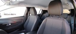Peugeot e-208 completo