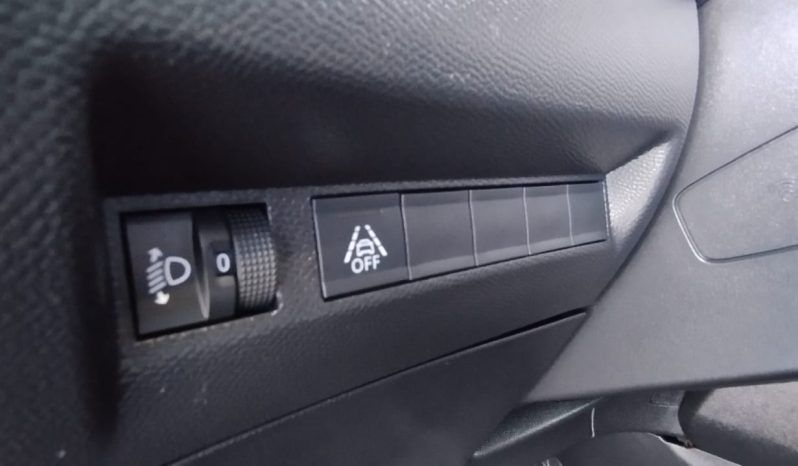 Peugeot e-208 completo