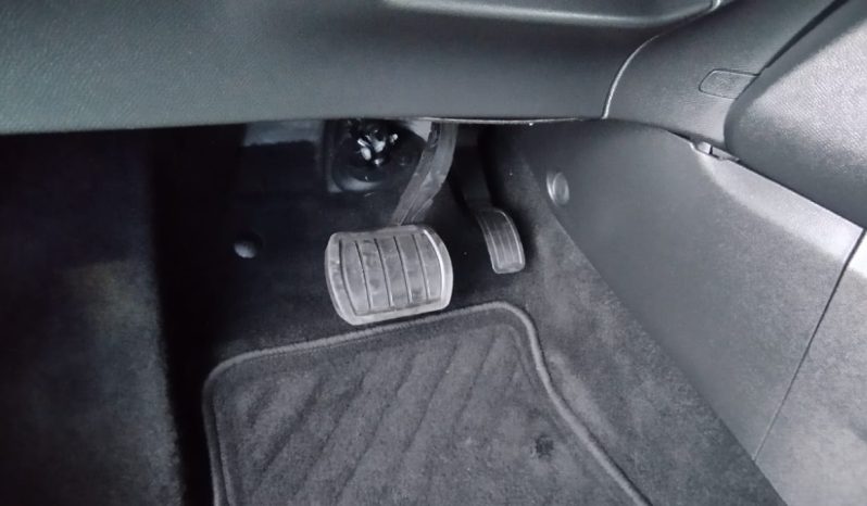Peugeot e-208 completo