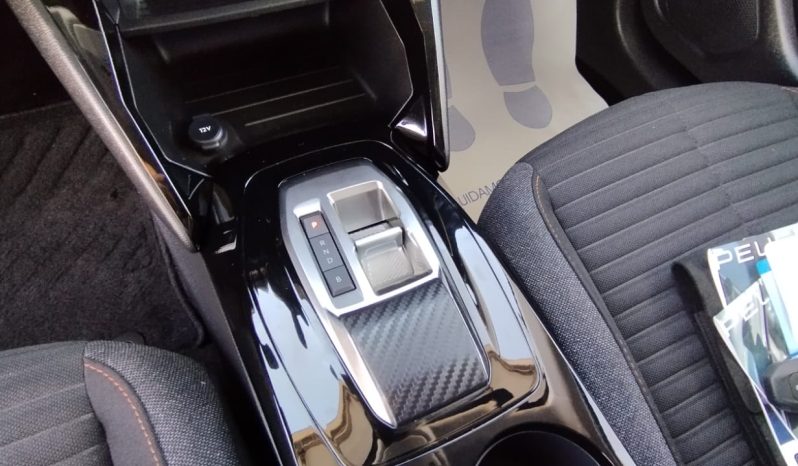 Peugeot e-208 completo