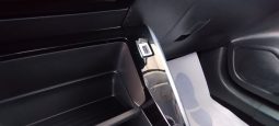 Peugeot e-208 completo