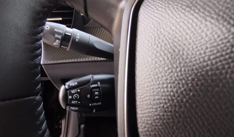 Peugeot e-208 completo