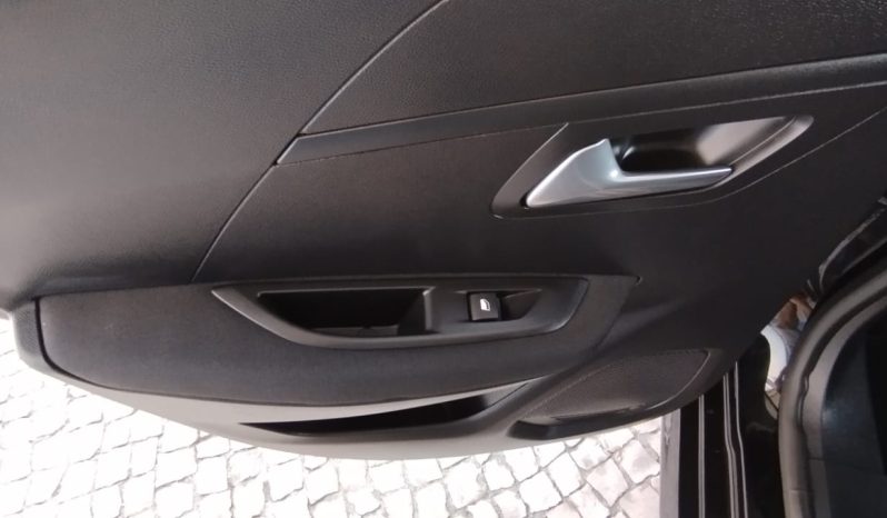 Peugeot e-208 completo