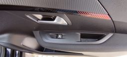 Peugeot e-208 completo