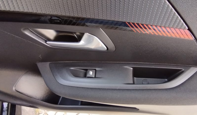 Peugeot e-208 completo