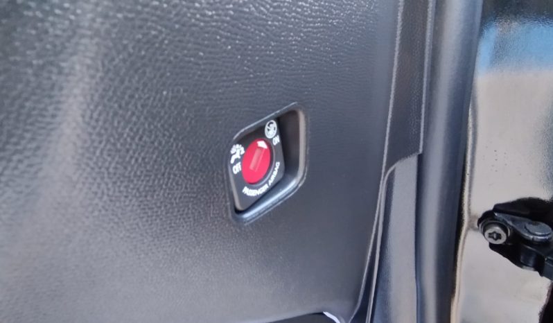 Peugeot e-208 completo