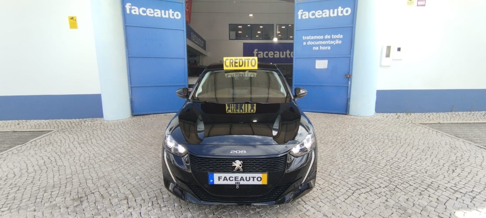 Peugeot e-208