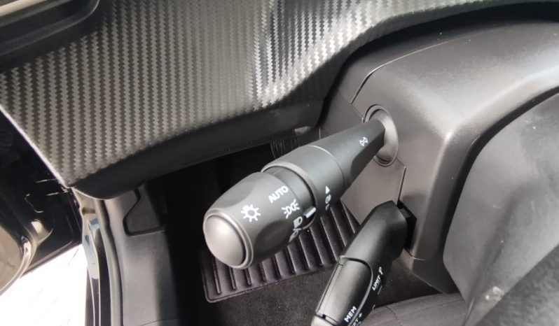 Peugeot e-208 completo