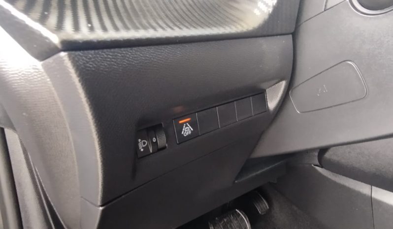 Peugeot e-208 completo