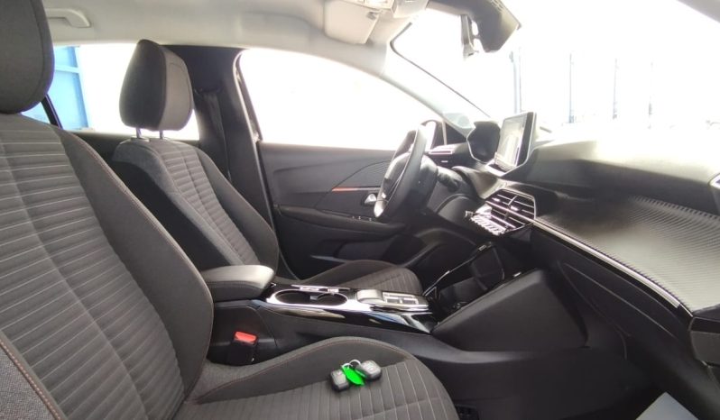 Peugeot e-208 completo