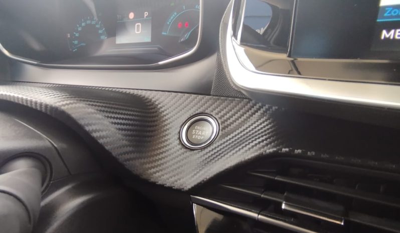 Peugeot e-208 completo