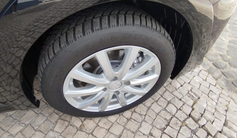 Peugeot e-208 completo