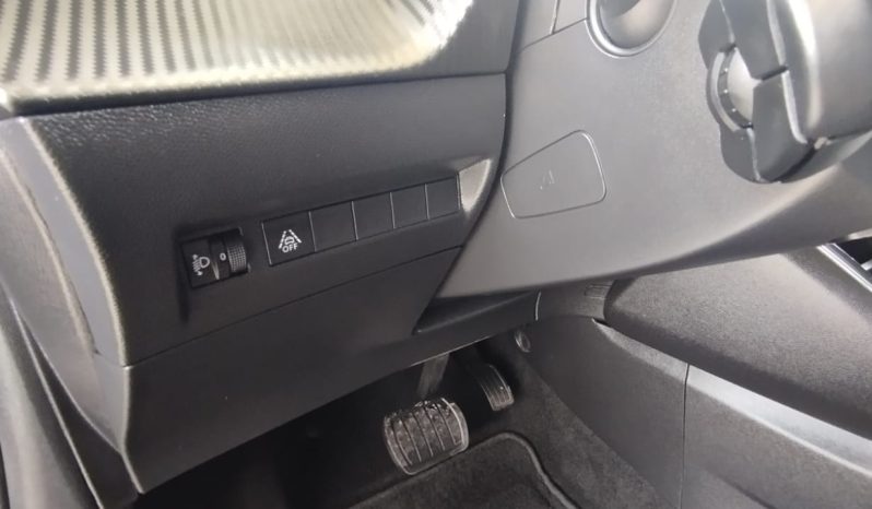 Peugeot e-208 completo