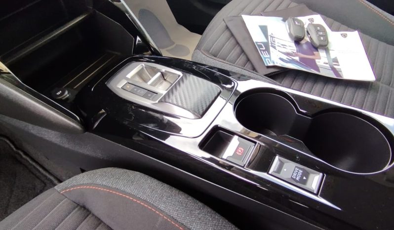 Peugeot e-208 completo